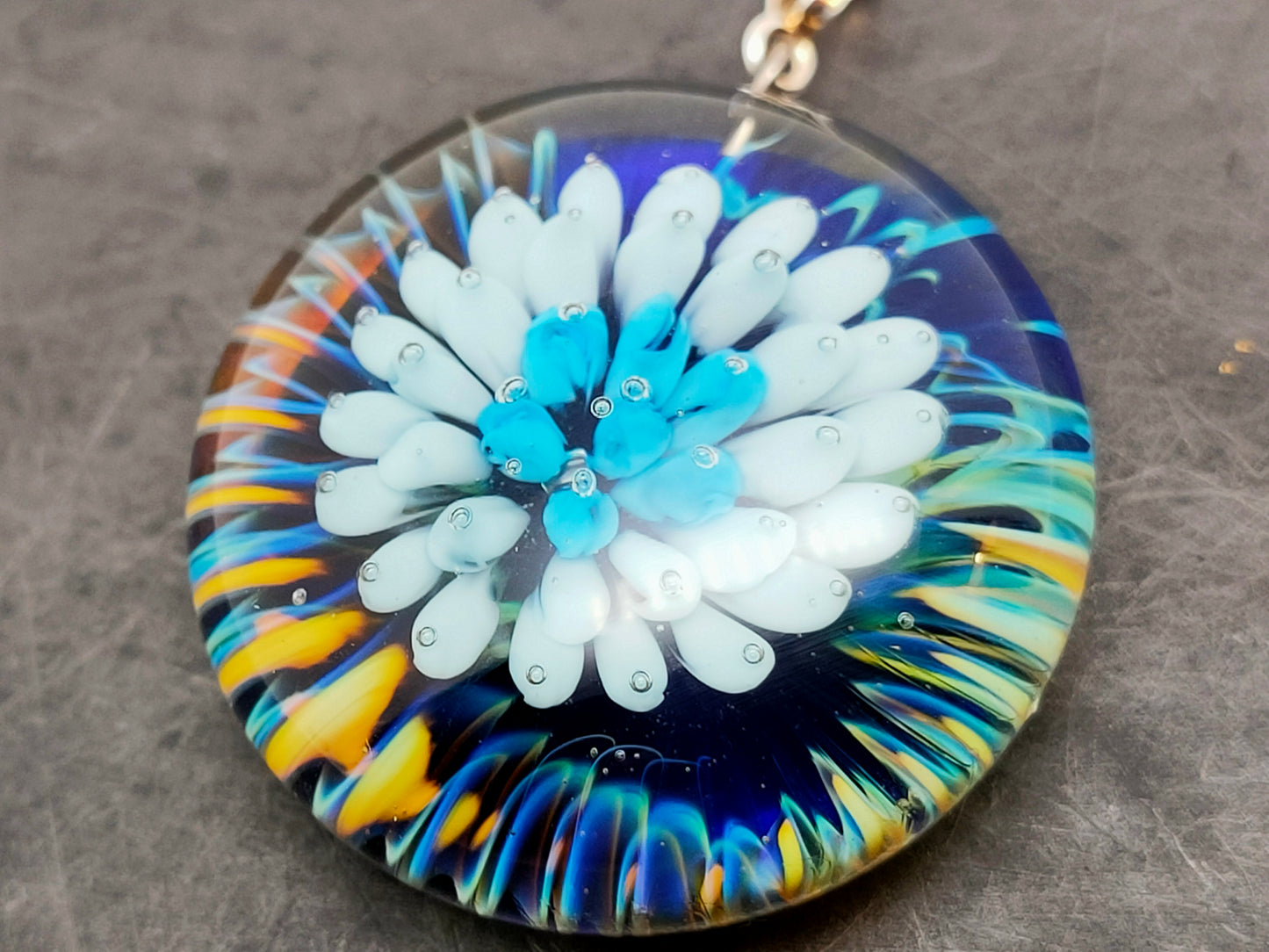 Pendentif Implosion Fleur Bleue