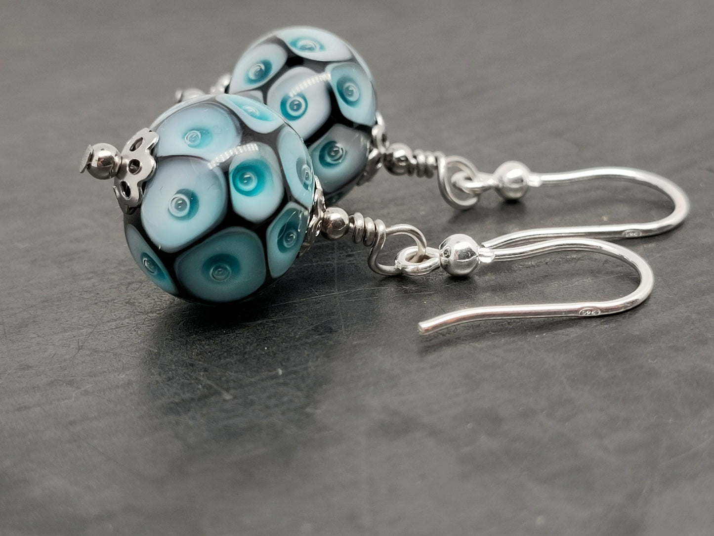 Boucles d’oreilles bulles vertes et crochet simple en argent
