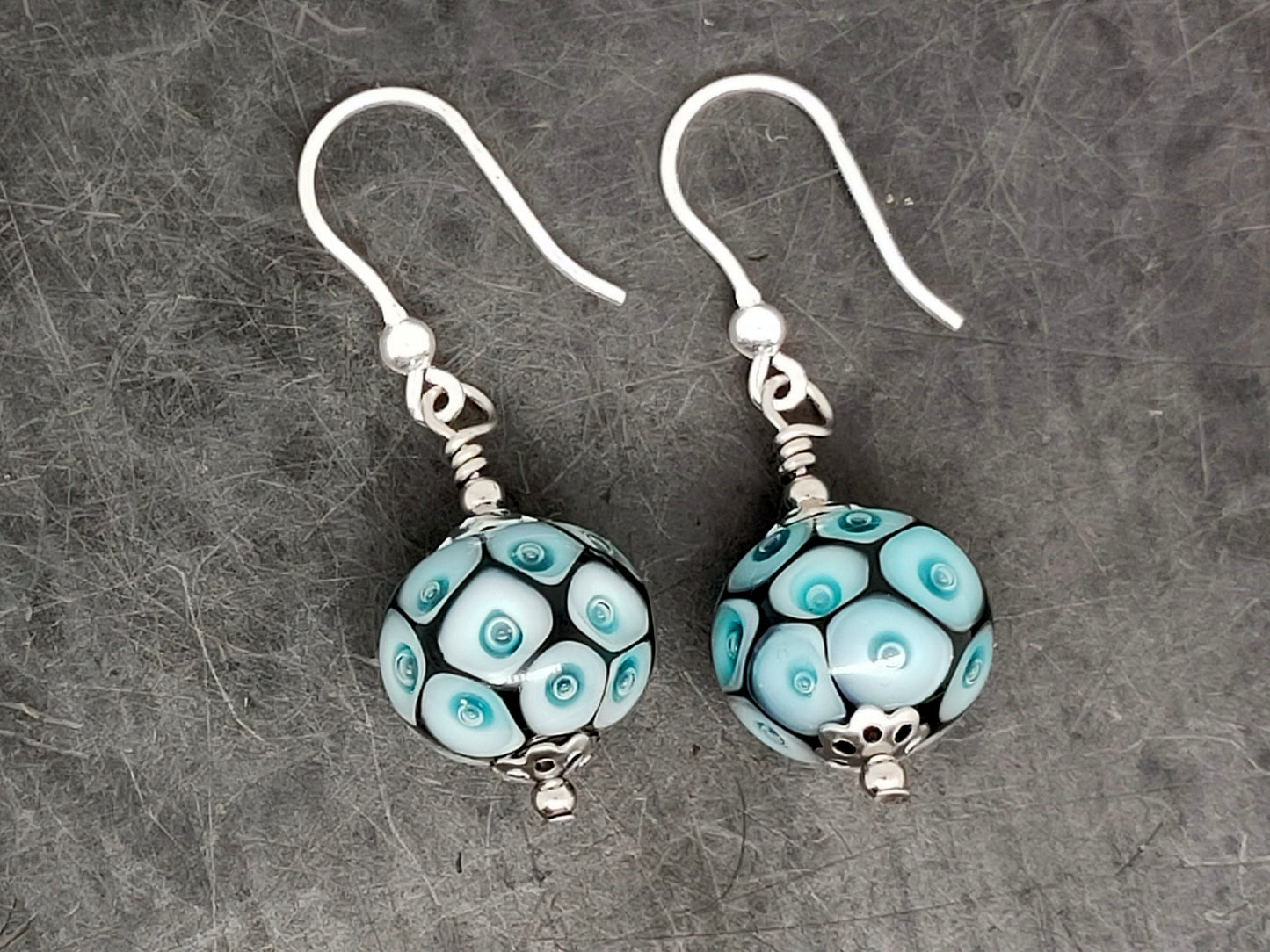 Boucles d’oreilles bulles vertes et crochet simple en argent