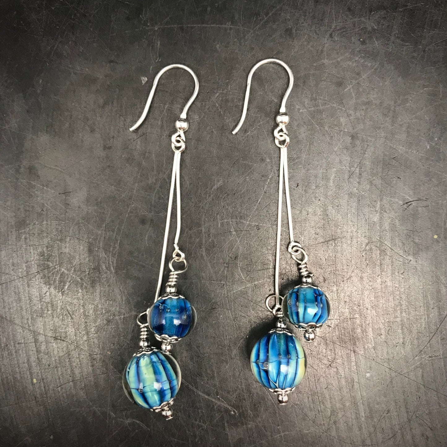Boucles d'oreilles double bleues "arke" striées