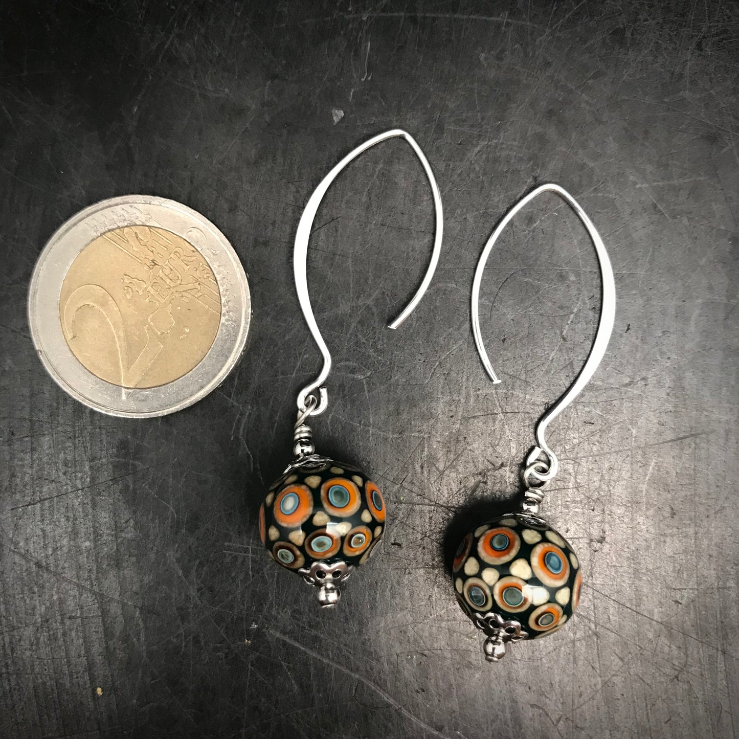 Boucles d'oreilles noire à pois