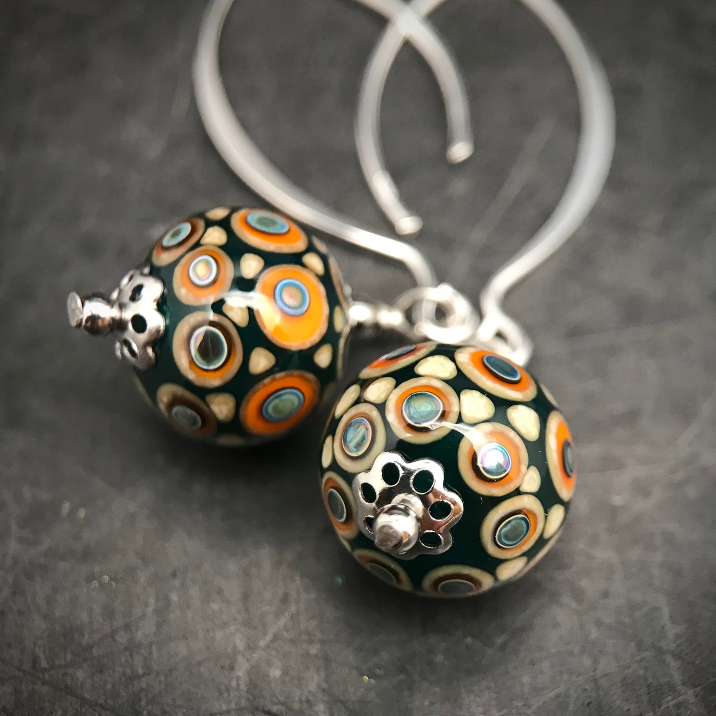 Boucles d'oreilles noire à pois