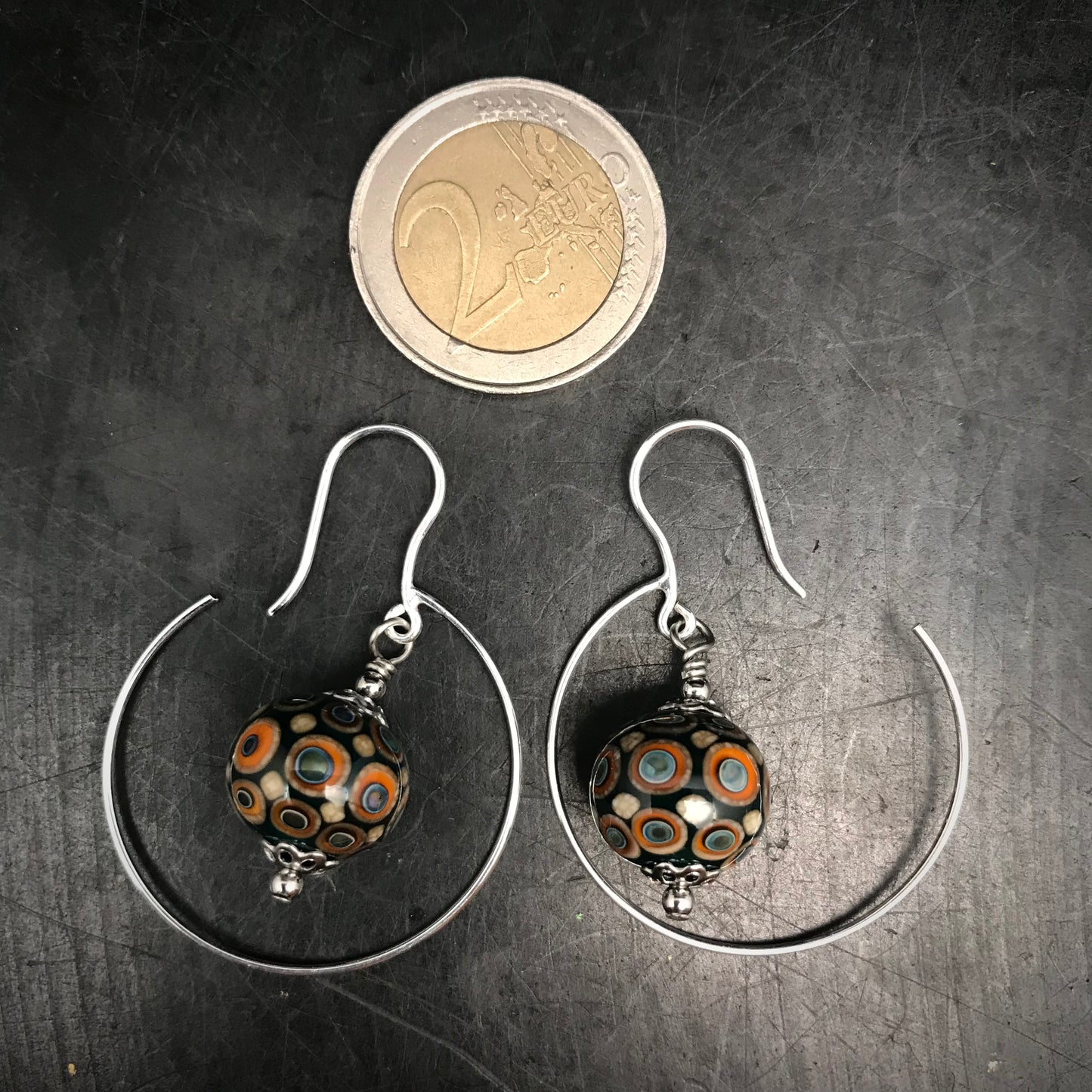 Boucles d'oreilles noire à pois