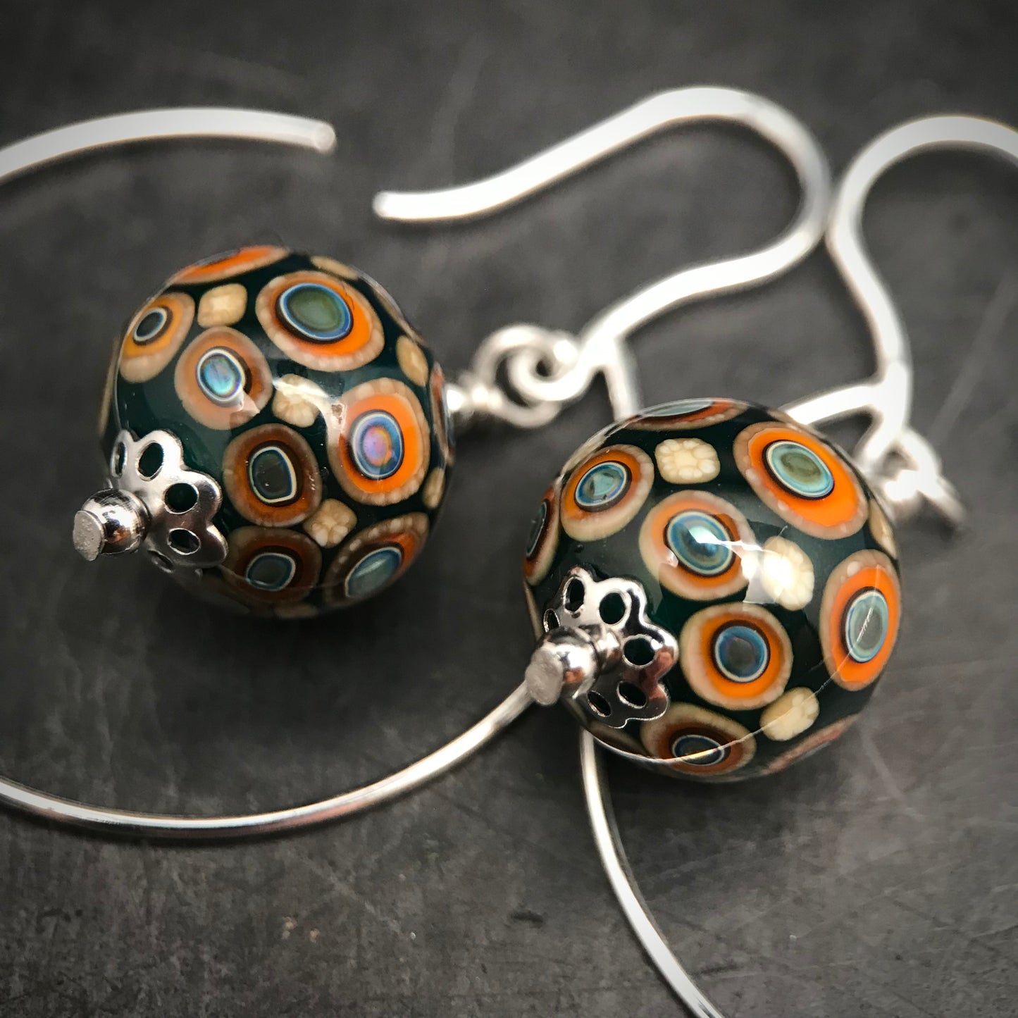 Boucles d'oreilles noire à pois