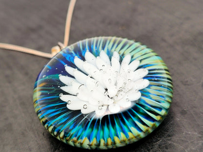 Pendentif Implosion Fleur Blanche