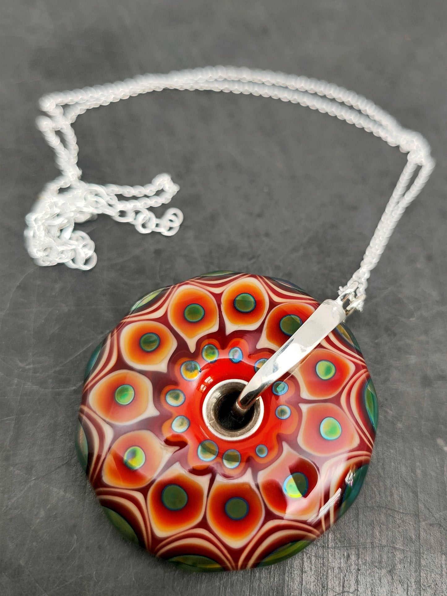 Pendentif Mandala Orange et Vert Irisé