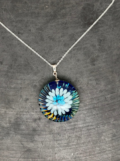 Pendentif Implosion Fleur Bleue