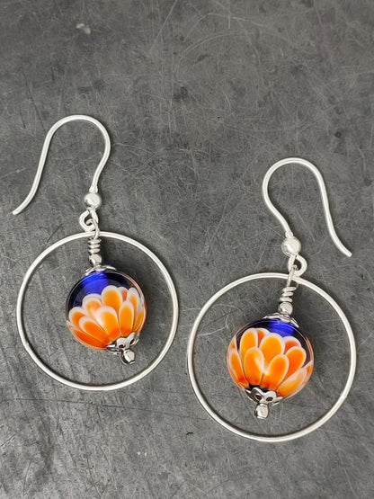 Boucles d’oreilles fleur à pétales oranges