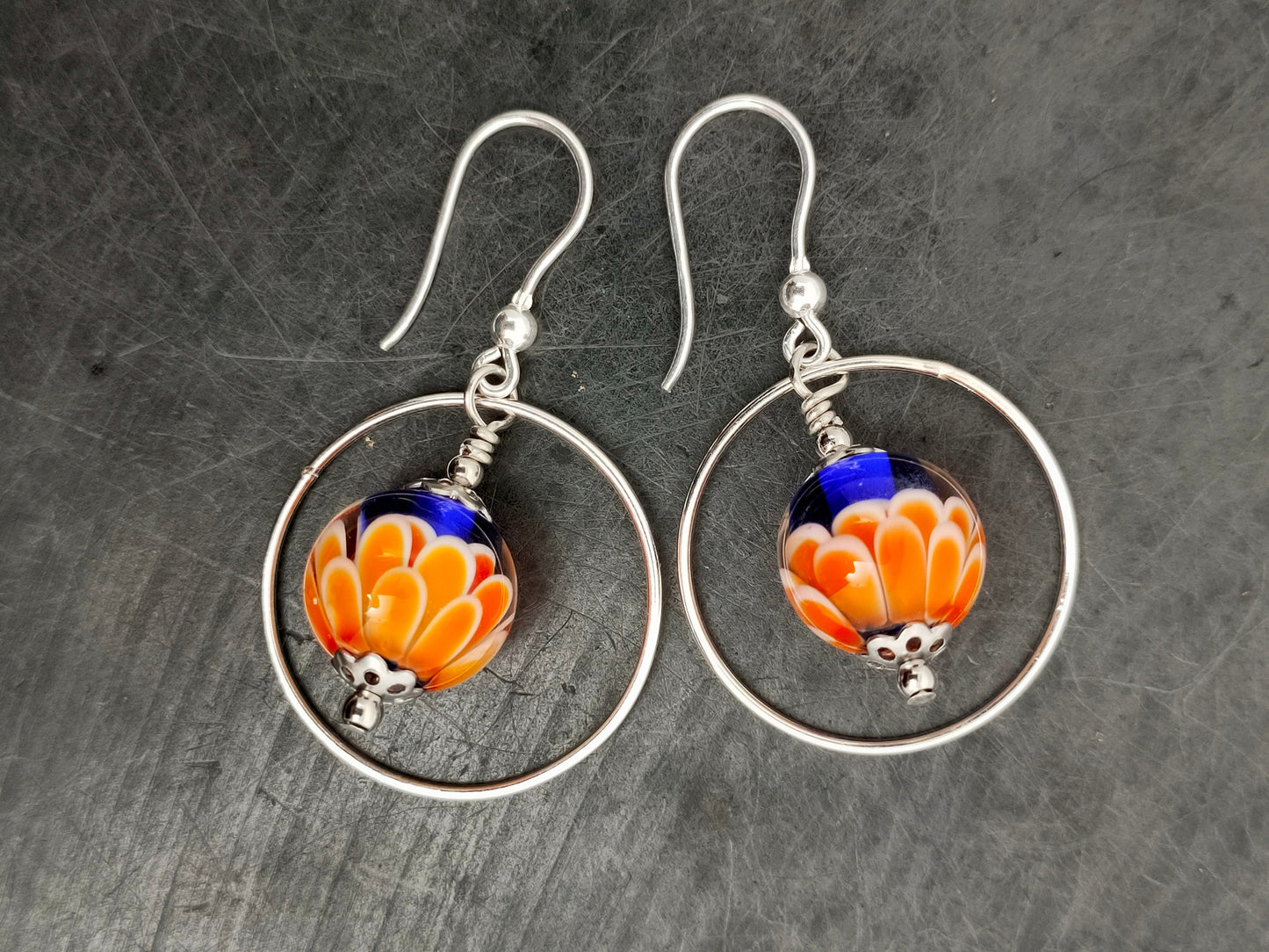 Boucles d’oreilles fleur à pétales oranges