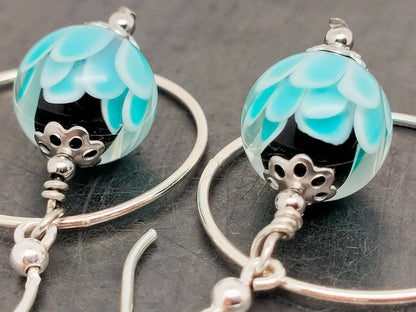 Boucles d'oreilles fleurs pétale bleu et anneau argent