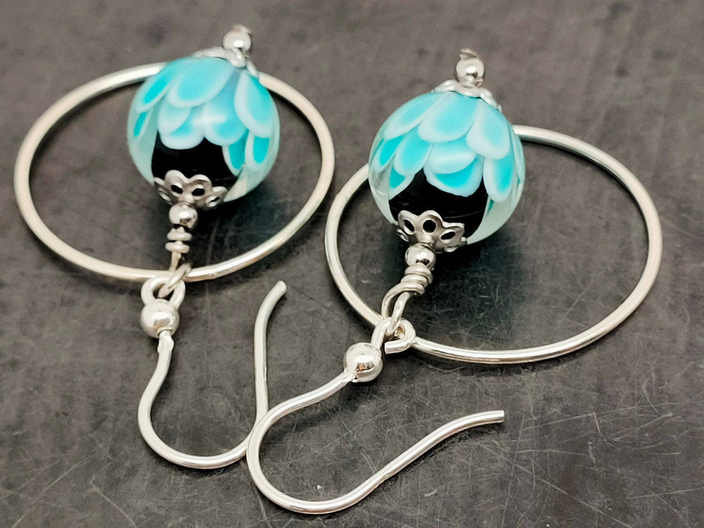 Boucles d'oreilles fleurs pétale bleu et anneau argent