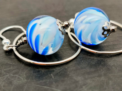 Boucles d’oreilles “Twist” dégradé de bleu et anneau en argent