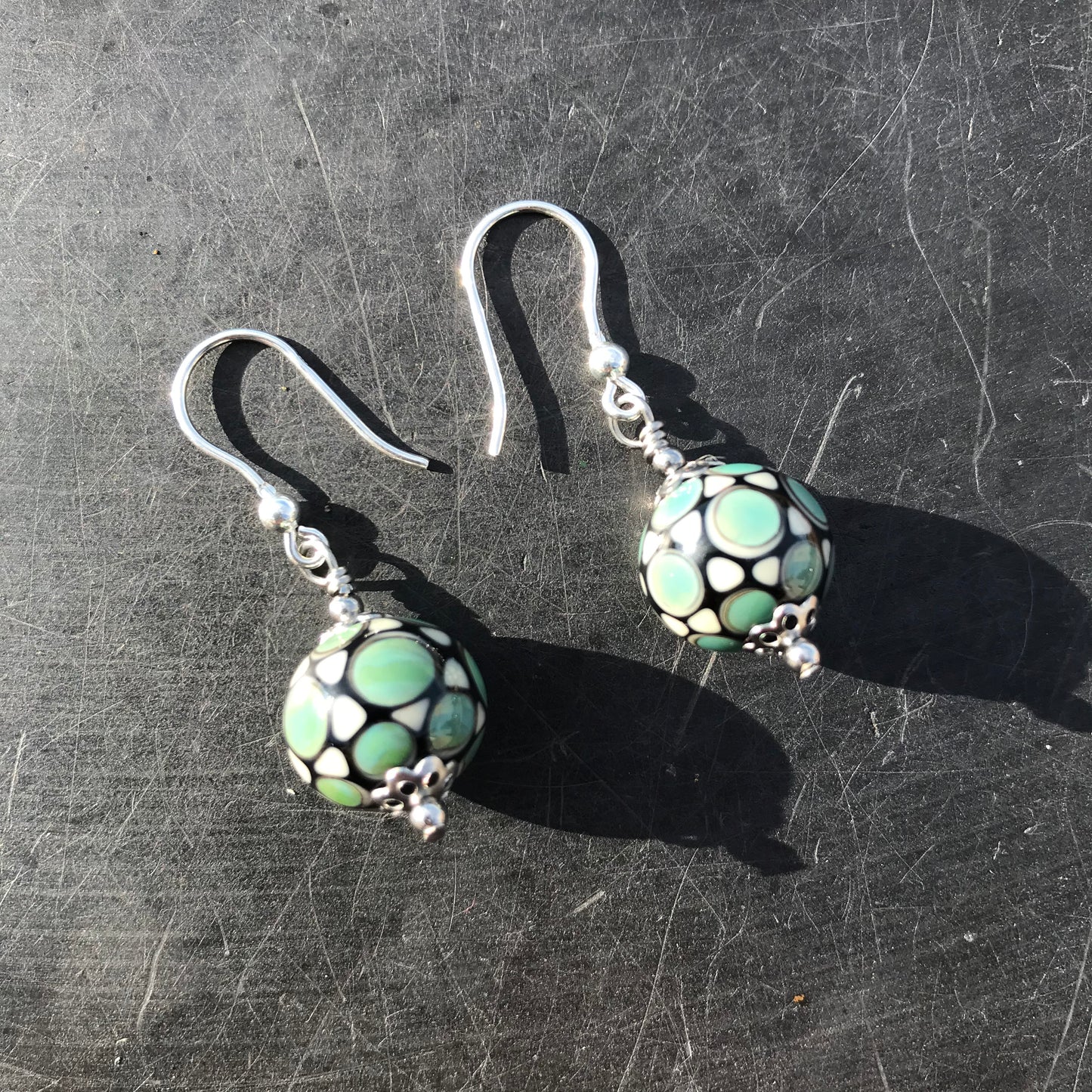 Boucles d'oreilles verre réactif crochets argent